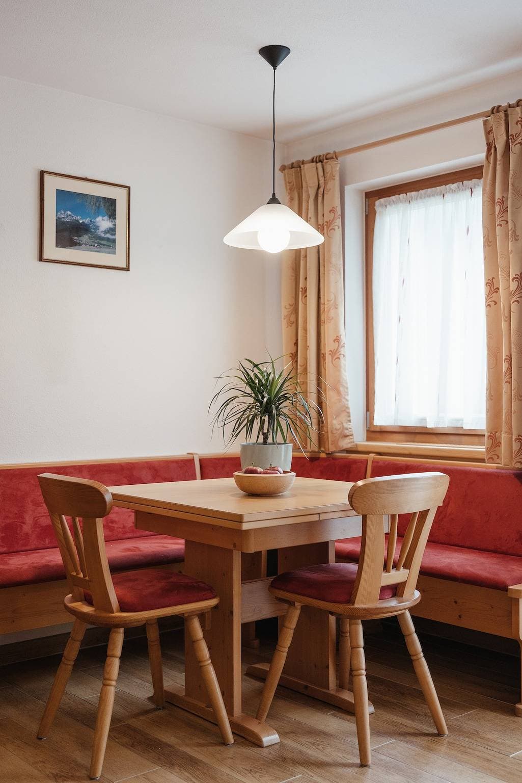 Foto 10 von 26: Ferienwohnung "Ciasa Willy Lavarella" mit Bergblick & WLAN