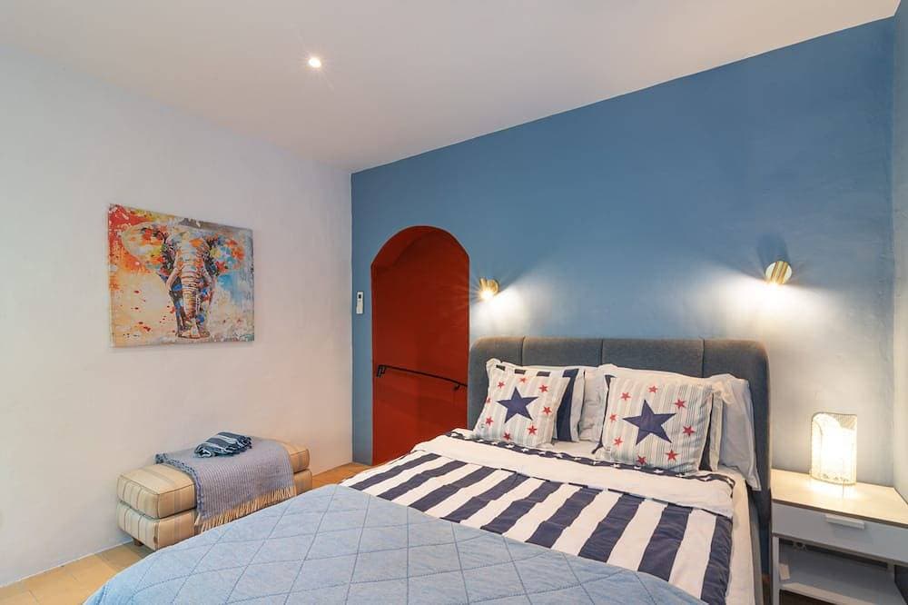 Foto 4 von 19: Own house on a 3 villa property with shared pool.