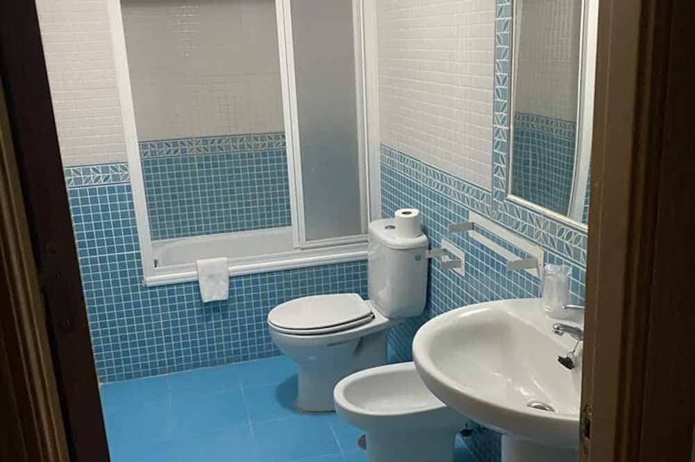 Foto 4 von 12: Ferienhaus-Ensuite mit Dusche