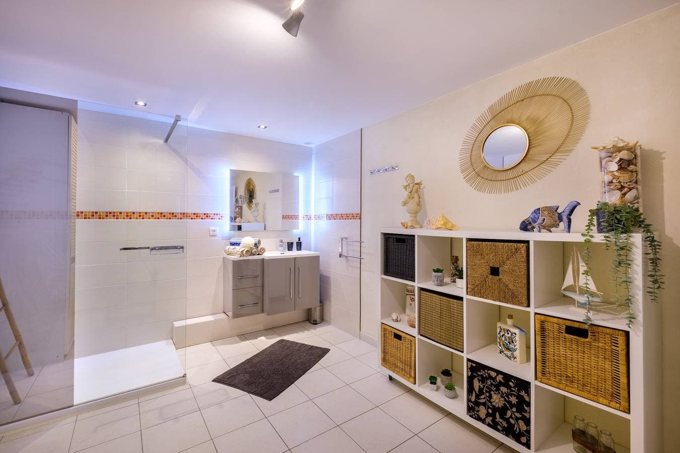 Foto 13 von 40: Ferienwohnung 'Le Mas Des Pins' mit Bergblick, WLAN und Klimaanlage
