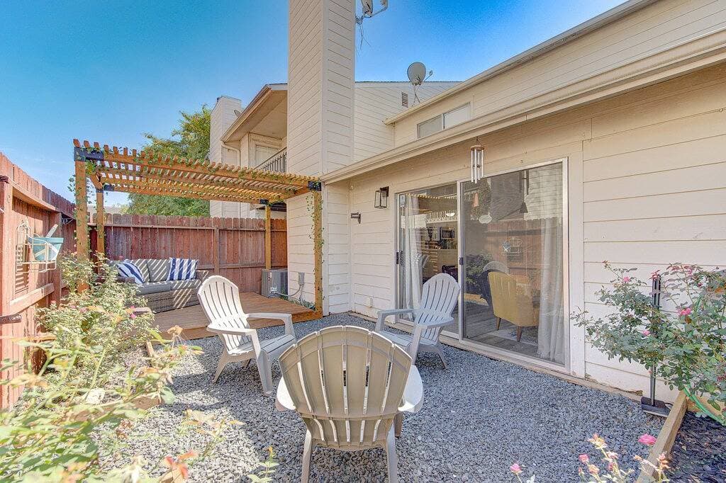 Foto 13 von 43: Modern Boho Retreat W/3 Spacious Bedrooms +3Bathrooms +Garage