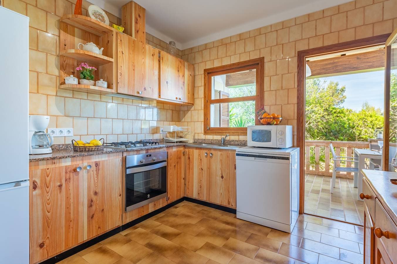Foto 11 von 26: Klimatisiertes Ferienhaus mit Pool, Garten, Terrasse und WLAN