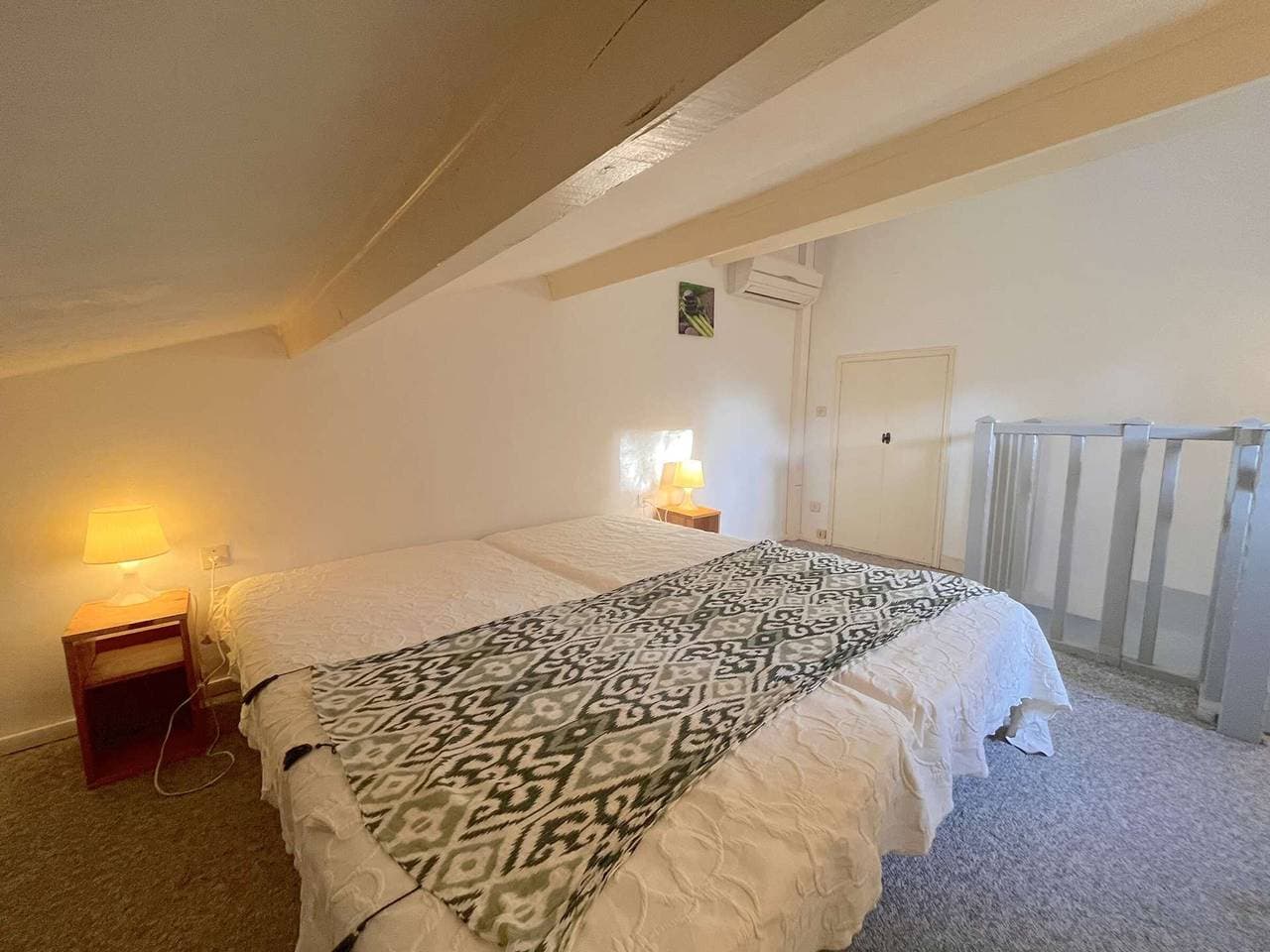 Foto 10 von 20: Gemütliches Studio mit Mezzanine, Garten & Parkplatz in ruhiger Wohngegend, 4 Pers.