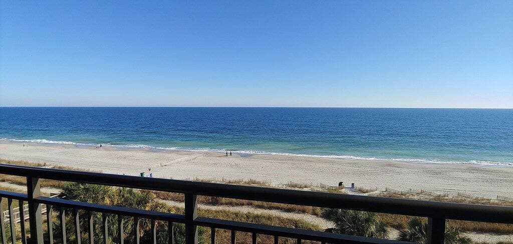Foto 2 von 50: Beautiful Clean Modern Direct Oceanfront Unit With Amazing Views