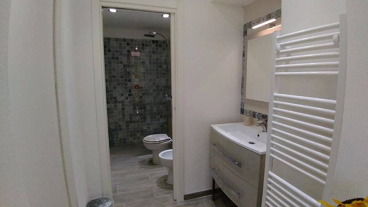 Foto 5 von 36: Two-Bedroom Apartment