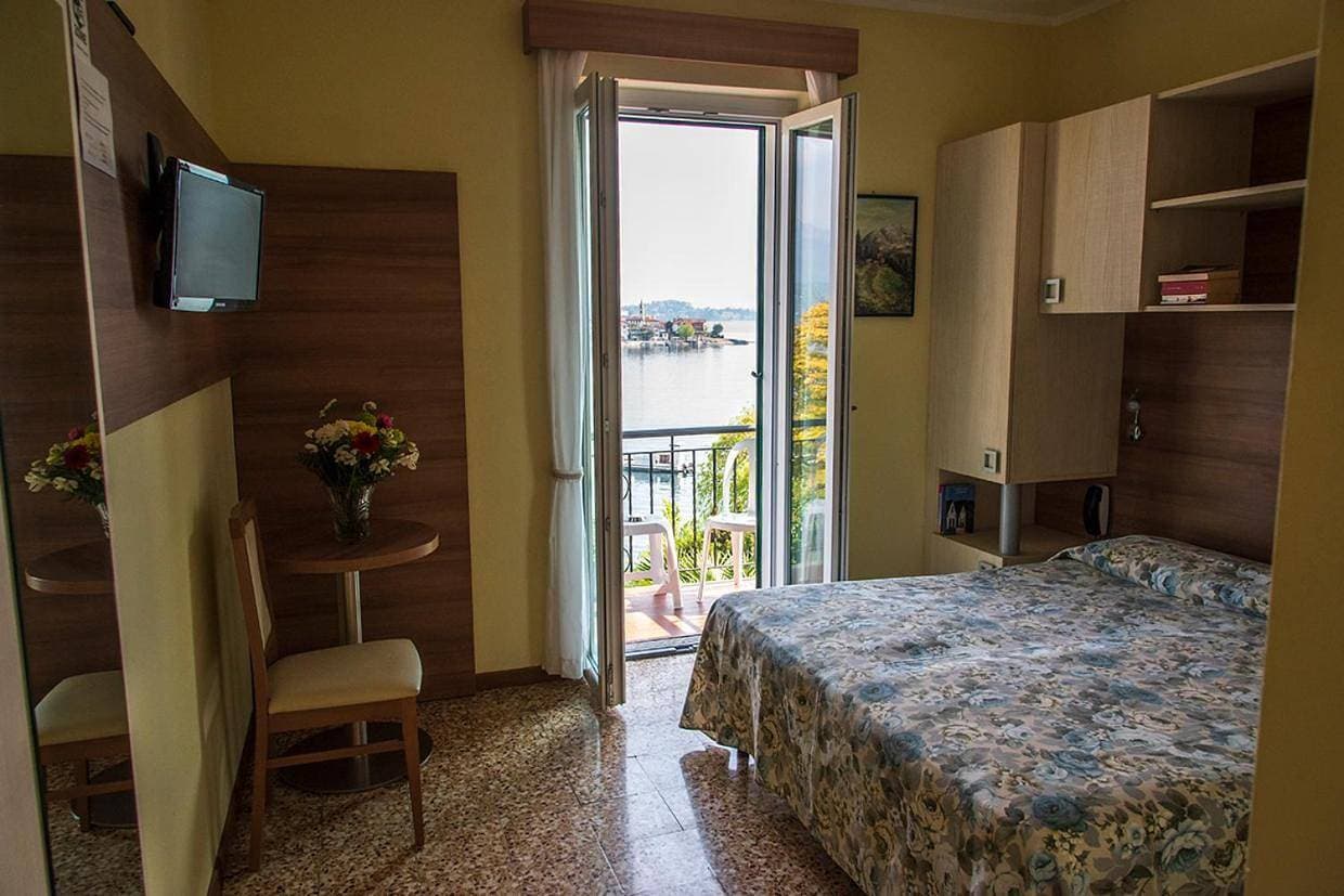 Foto 6 von 8: Double with Balcony and Lake View
