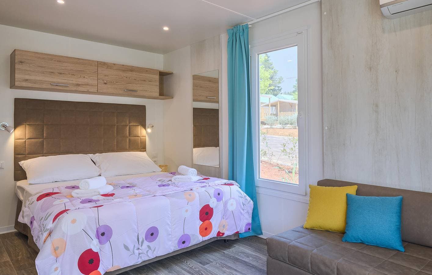 Foto 6 von 36: Reizendes Mobilheim mit Pool, Terrasse und WLAN, 2,5 km vom Strand entfernt