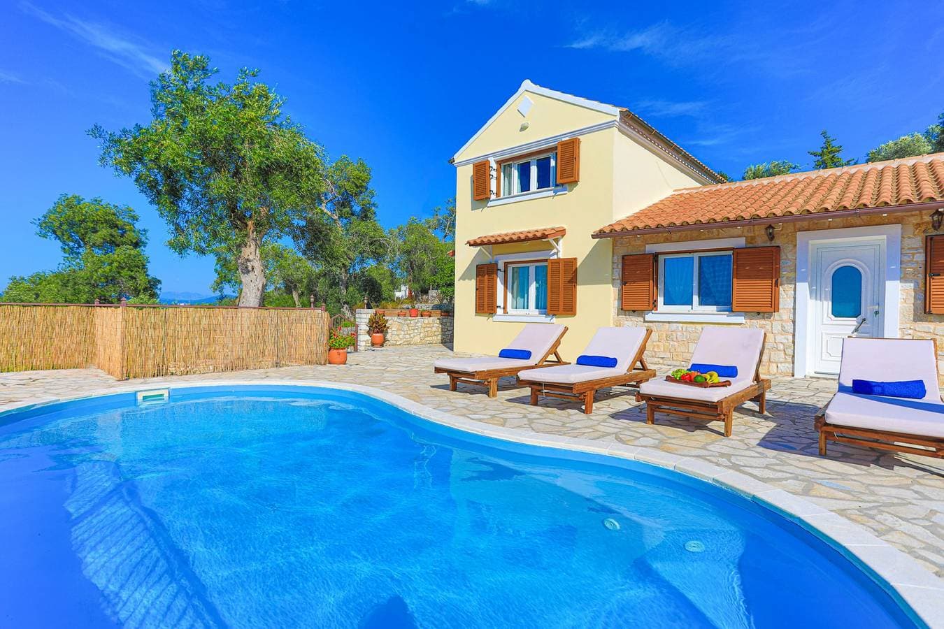 Villa Isavros 1