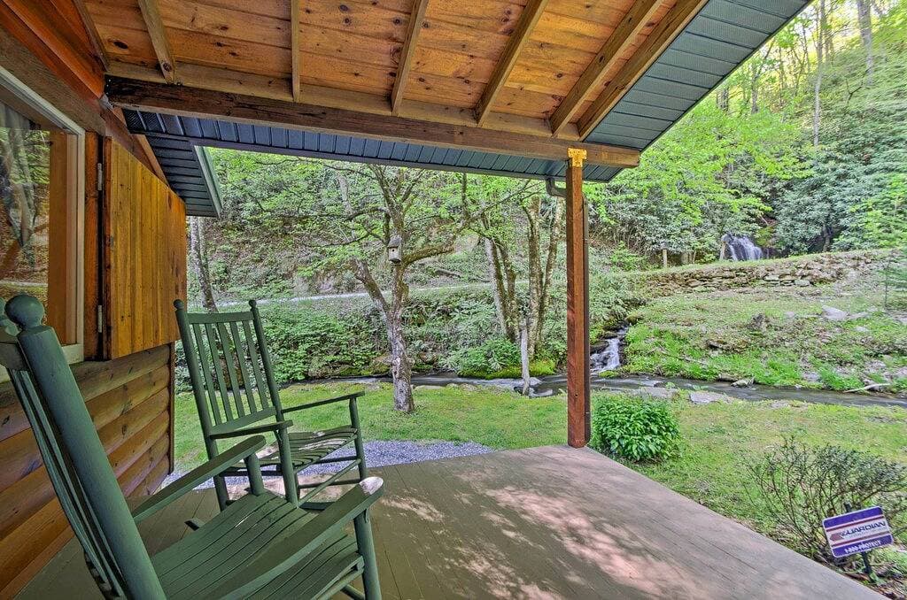 Foto 3 von 25: Bryson City Cabin mit Feuerstelle am Coopers Creek!