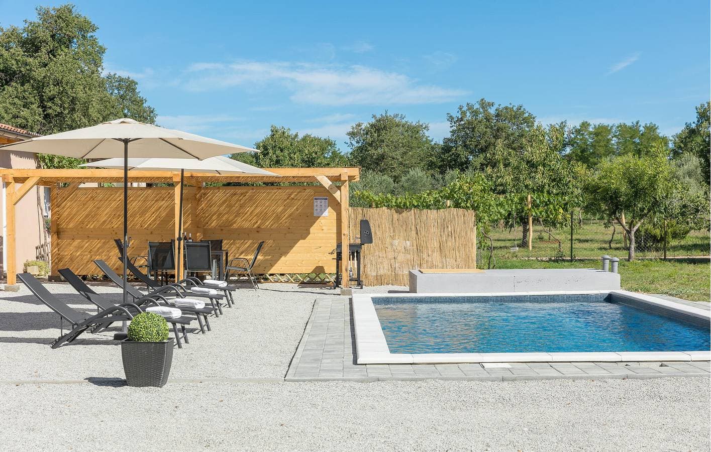 Foto 12 von 34: Gemütliche 2-Zimmer-Wohnung mit Terrasse und Parkplatz, in der Nähe des Stadtzentrums von Heraki