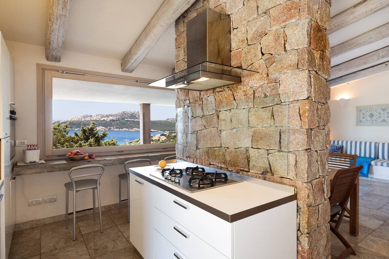 Foto 9 von 32: Villa 'I Graniti' in Strandnähe mit Meerblick, Patio, Klimaanlage und WLAN