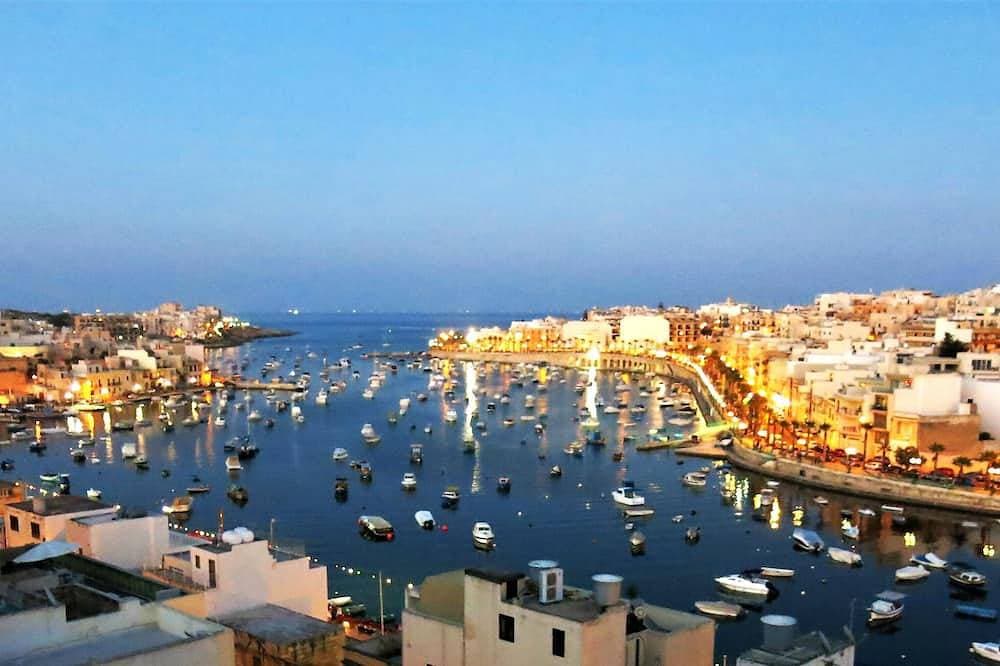 Modern, fully equipped 2 bedroom, dining terrace, stunning port and sea view. 1