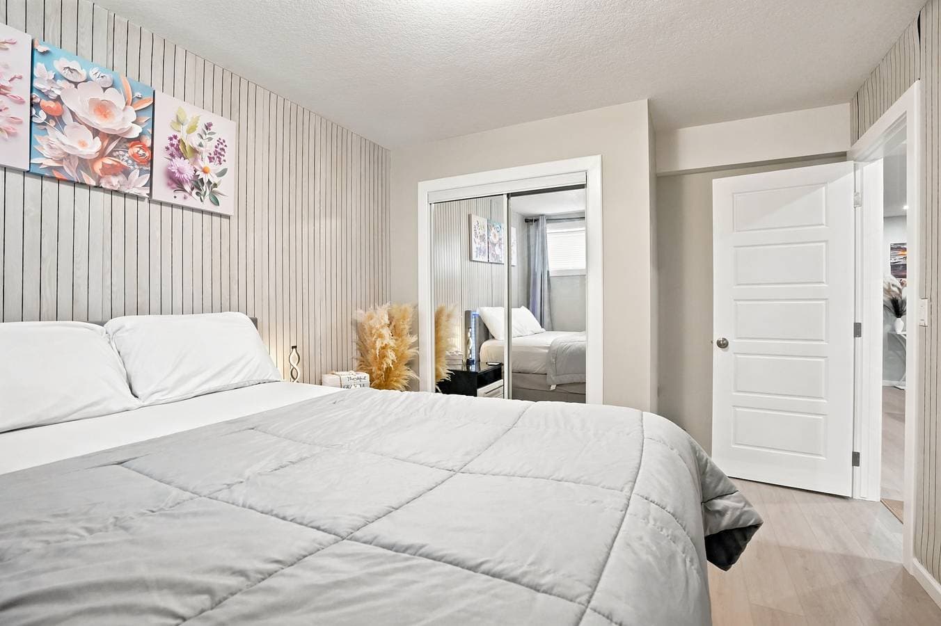 Foto 5 von 23: Gemütliches Apartment mit 1 Schlafzimmer in Calgary mit Kochnische