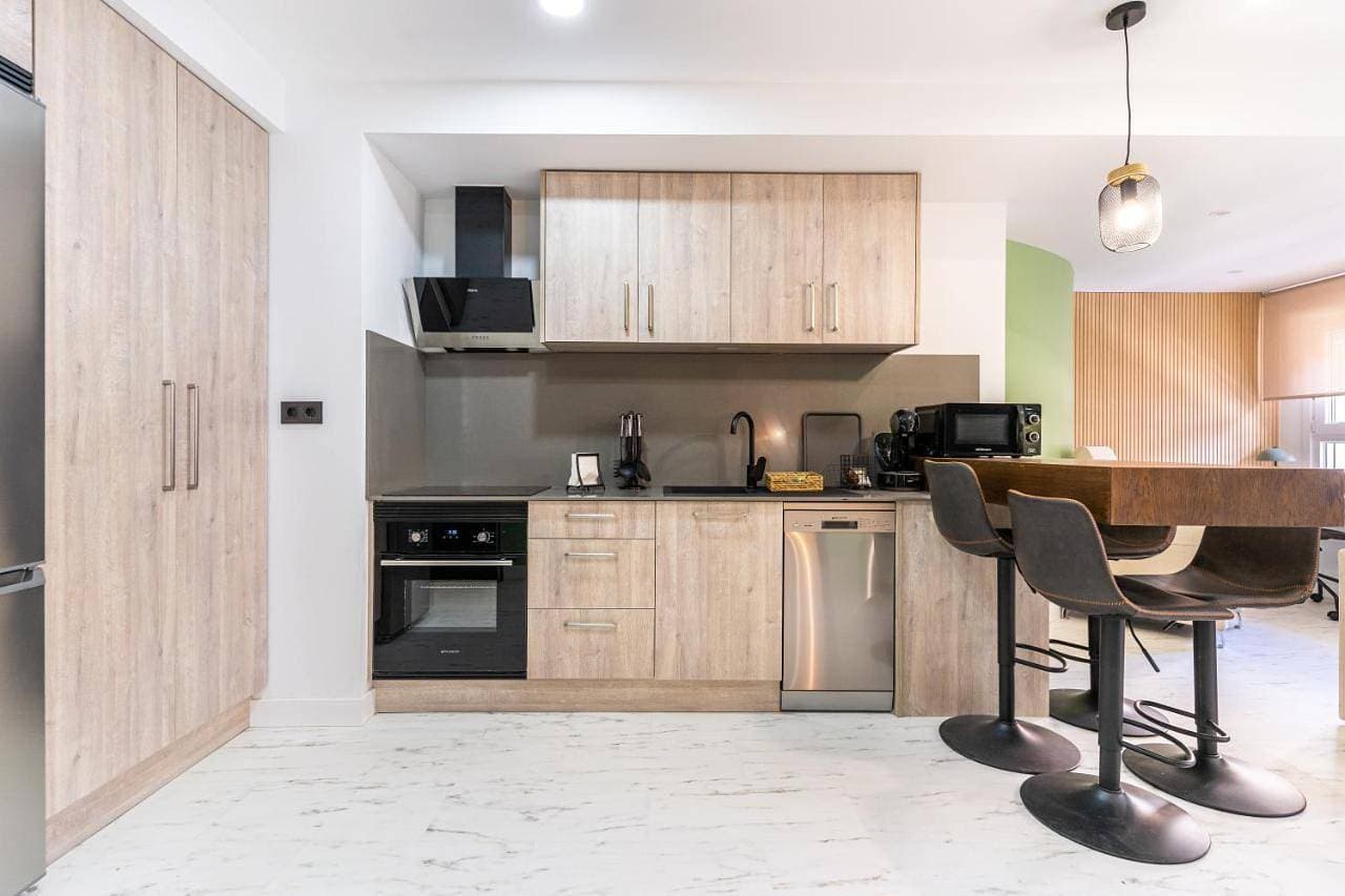 Foto 9 von 45: One-Bedroom Apartment with Street view