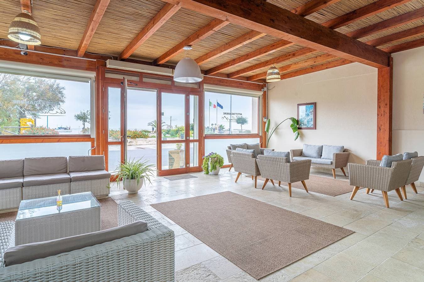 Foto 9 von 42: Zimmer 101 im "Le Saline Rooms Marzamemi" mit WLAN und Klimaanlage