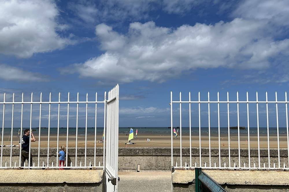 Waterfront Studio at Gold Beach, Sea View, Private Parking 1