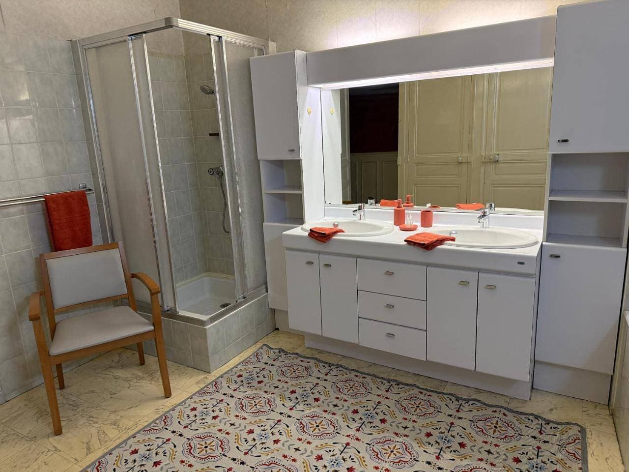 Foto 10 von 13: Double Room with Private Bathroom