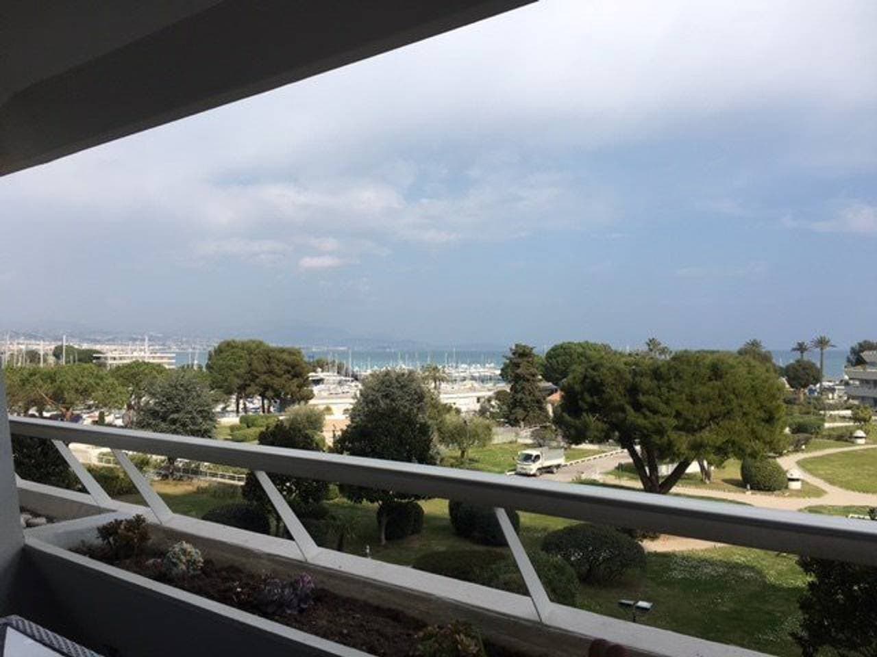 Foto 2 von 14: Apartment mit 2 Zimmern, Balkon, Gartenblick und direktem Meerzugang in Villeneuve-Loubet
