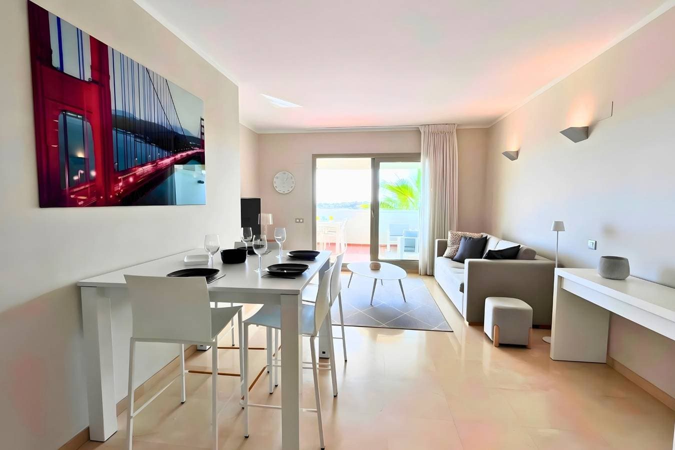 Foto 2 von 63: Ferienwohnung für 4 Personen mit Pool
