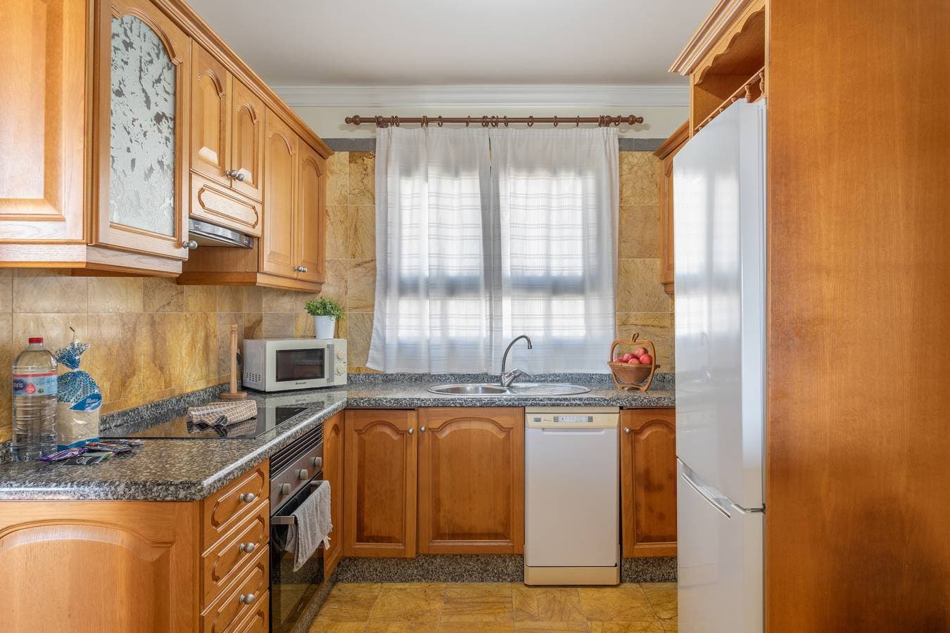 Foto 7 von 28: Villa in erster Linie La Goleta mit privatem beheiztem Pool und kostenlosem WLAN