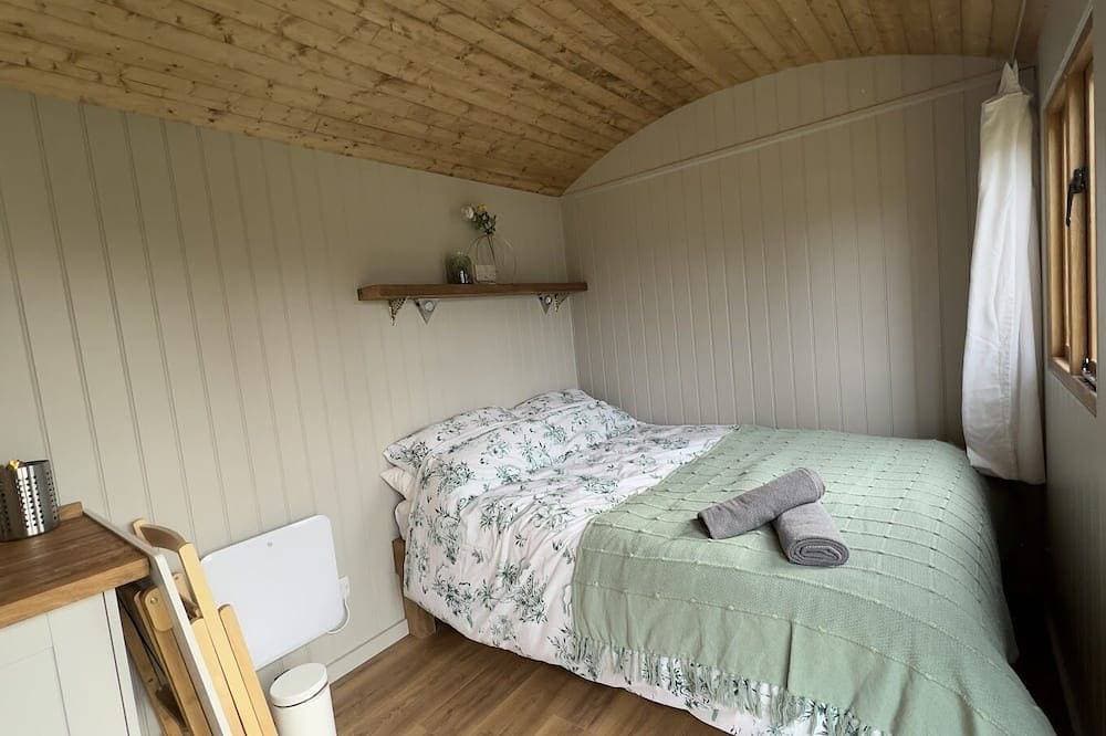 Foto 2 von 10: Luxury Shepherds Hut, W/large Garden, Firepit, & Wi-fi @ Cedar Gables Campsite