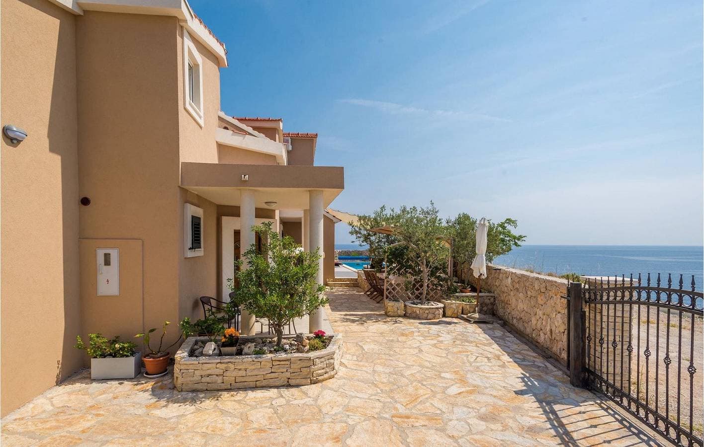 Modernes Apartment mit 2 Schlafzimmern und Pool, 1,5 km vom Strand und dem Stadtzentrum von Kanica entfernt 1