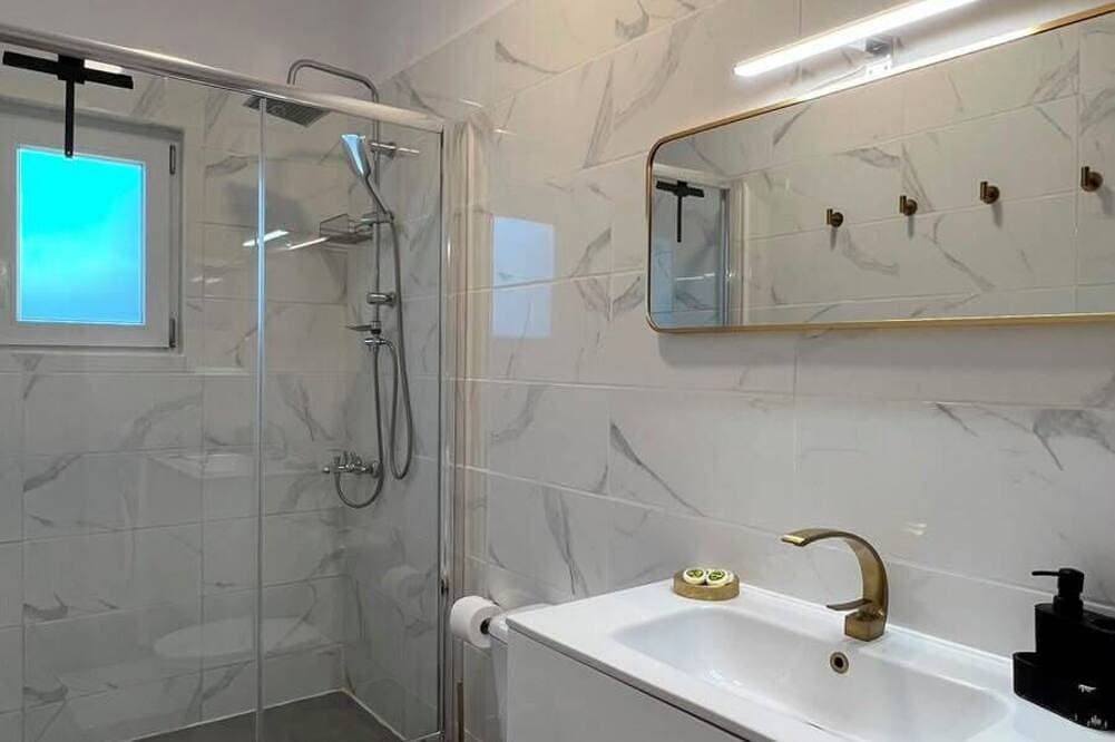 Foto 11 von 24: Oliviera Calm Home - 7 Min Walk to Beach View, Pool