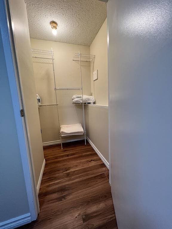 Foto 4 von 11: Bright1 Br suite w/ free parking & wifi & Netflix & all basic amenities