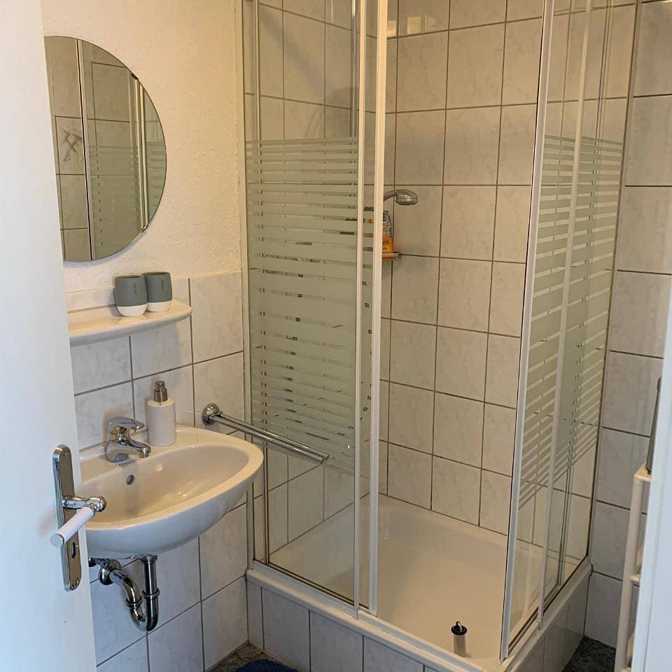 Foto 8 von 8: Double Room with Private Bathroom