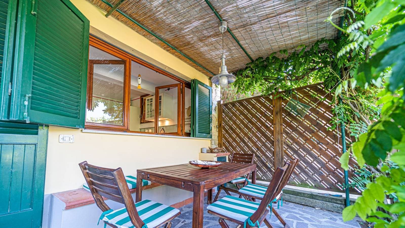 Foto 2 von 32: Ferienwohnung für 4 Personen mit Terrasse