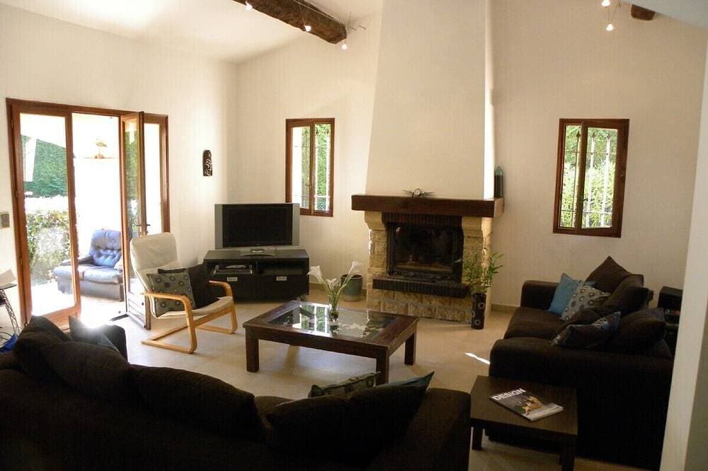 Foto 7 von 24: Wunderschöne Villa mit Pool in traumhafter Allein Gärten, auf privaten Bereich