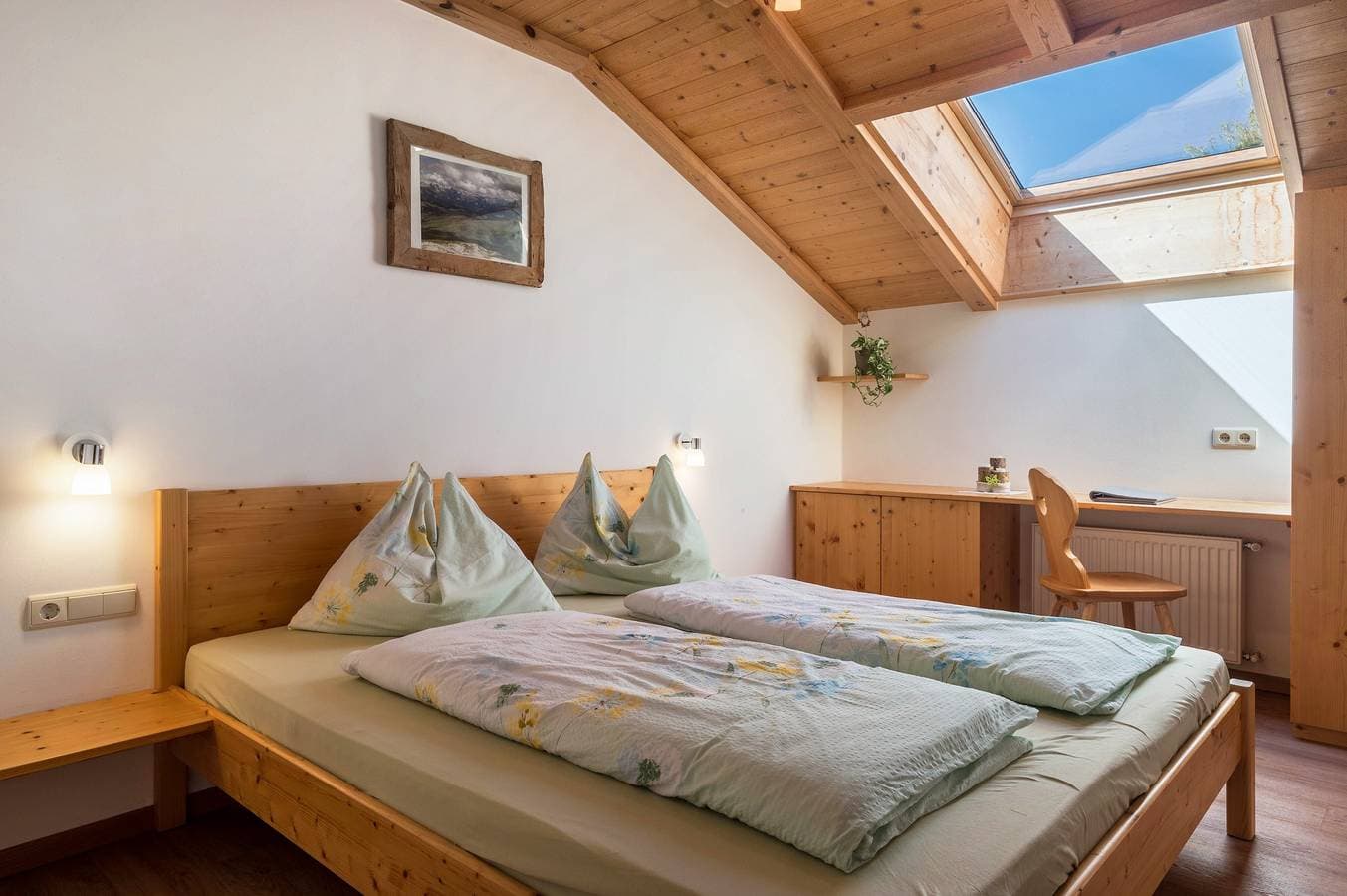 Foto 12 von 30: Ferienwohnung 'Mongaduierhof Apt Schlern' mit Bergblick, Gemeinschaftsgarten und WLAN