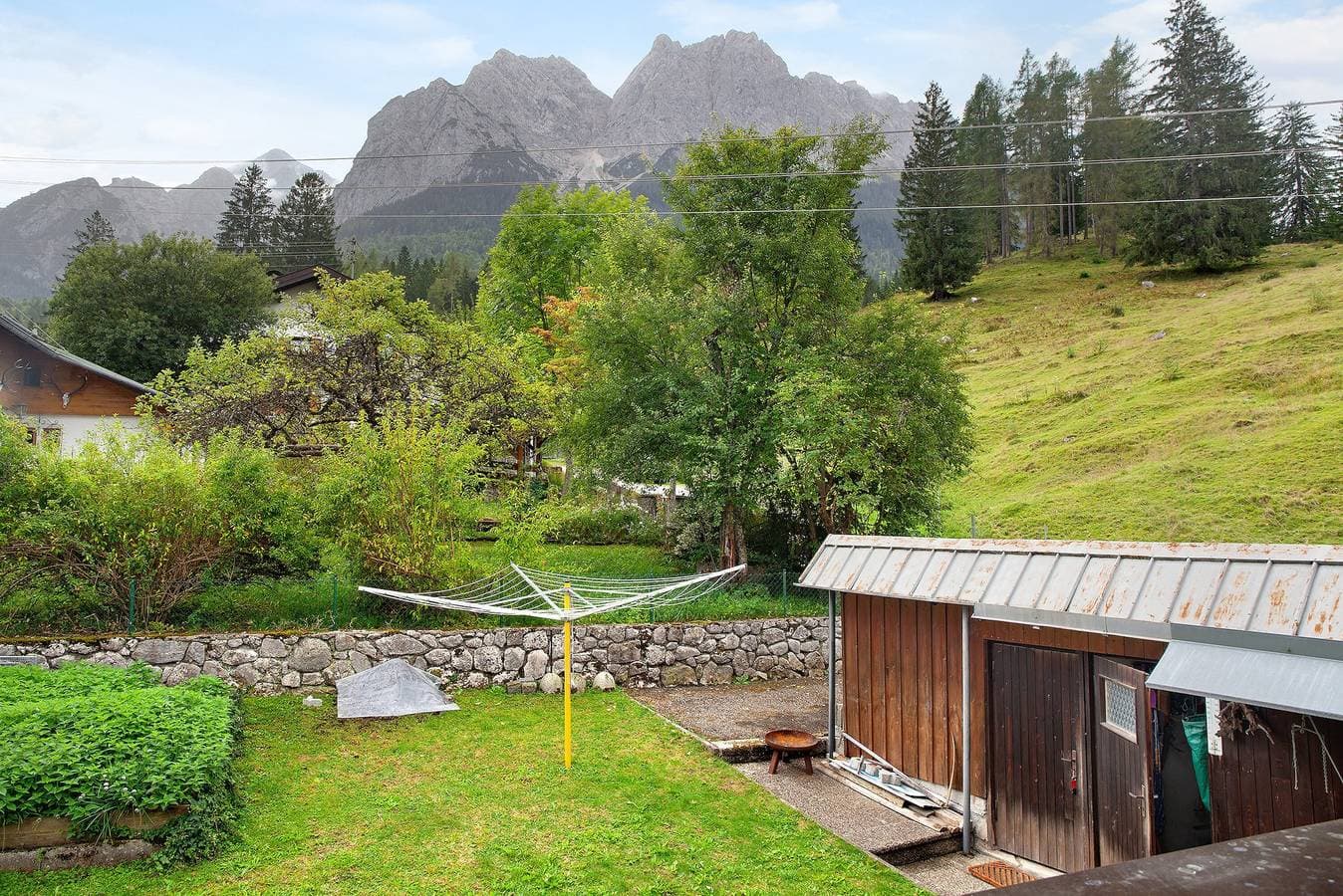 Foto 12 von 29: Einzimmerapartment 'Alpspitznest' mit Bergblick, Balkon und Wi-Fi