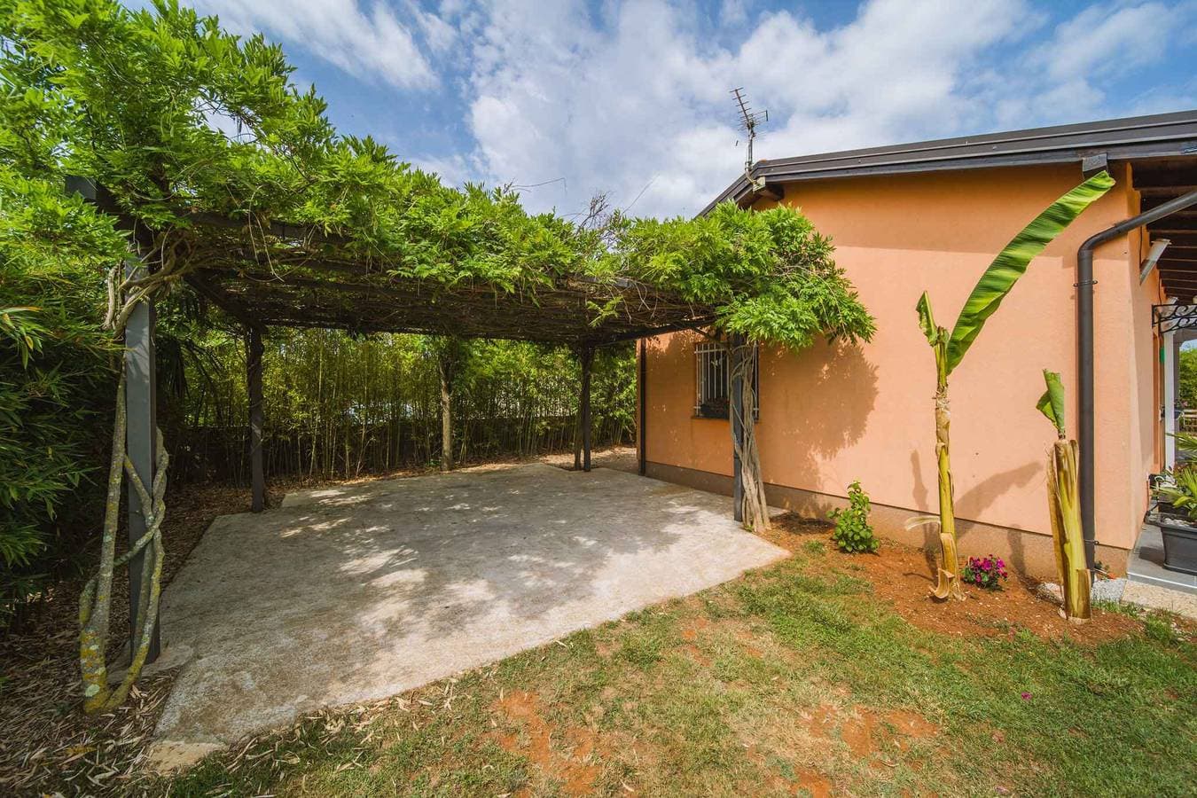 Foto 13 von 36: Villa mit Pool ruhig gelegen