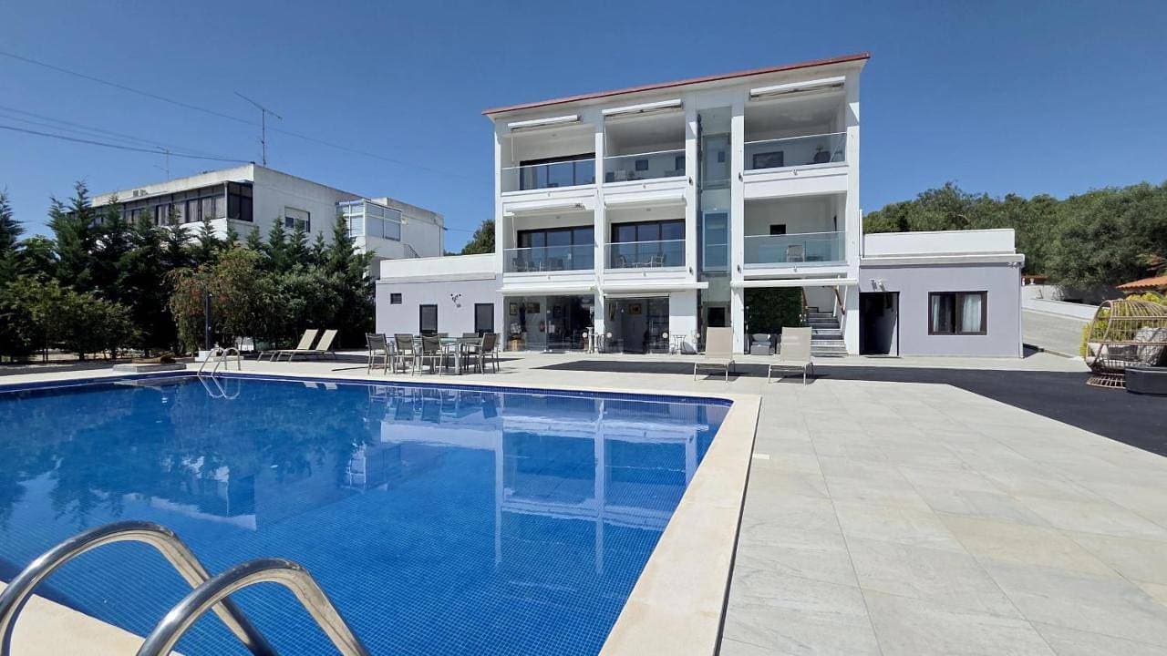 Foto 5 von 59: Eight-Bedroom House