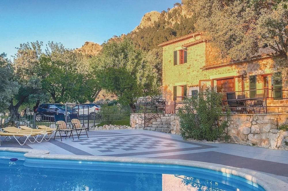 Beautiful home in Estellencs 1