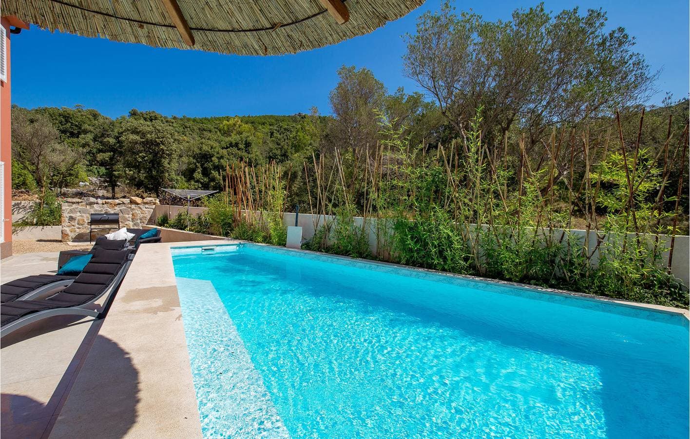 Apartment mit Meerblick, Pool und Terrasse, in Küstennähe 1