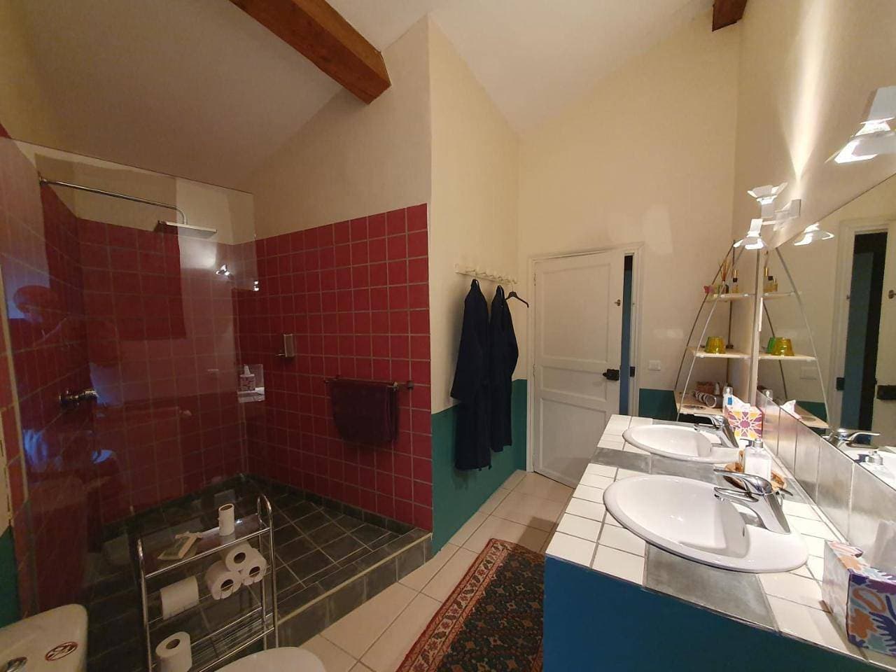 Foto 9 von 10: Double Room with Private Bathroom