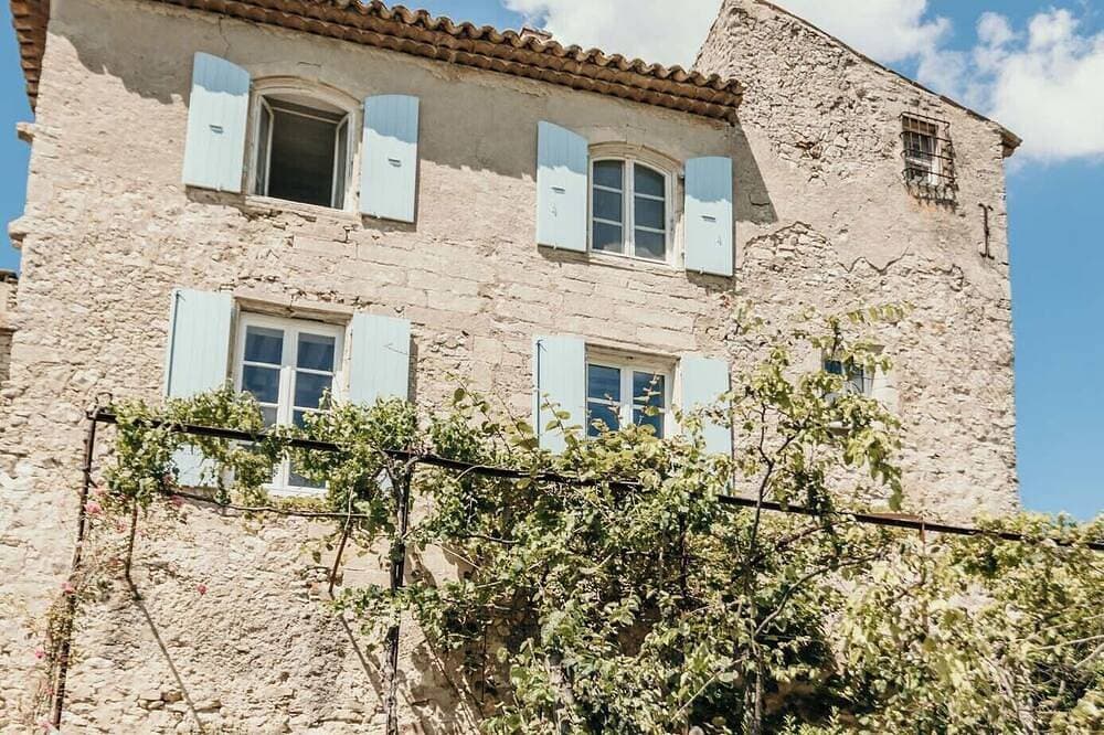 Foto 2 von 30: Charming 13th-Century Stone House with Infinity Pool in Provence 6 bedrooms AC