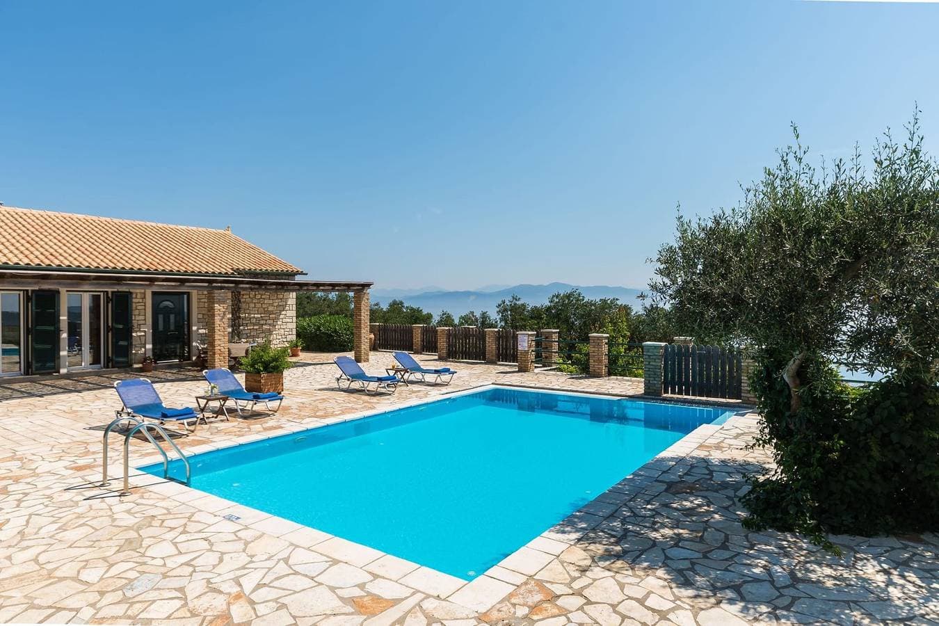 Foto 2 von 24: Villa für 5 Personen mit Terrasse