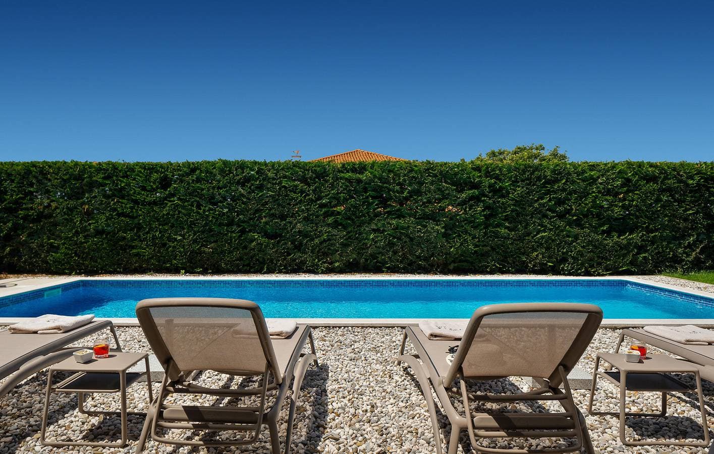 Foto 10 von 35: Gemütliche Ferienwohnung mit Pool, WLAN und Parkplatz in der Nähe des Stadtzentrums und von Captain Morgan