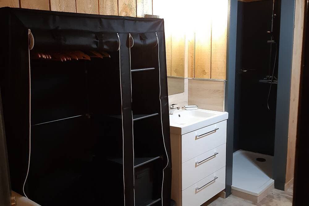 Foto 5 von 26: Dansavan Gite champ de Lavande Luberon Shared swimming pool air conditioning