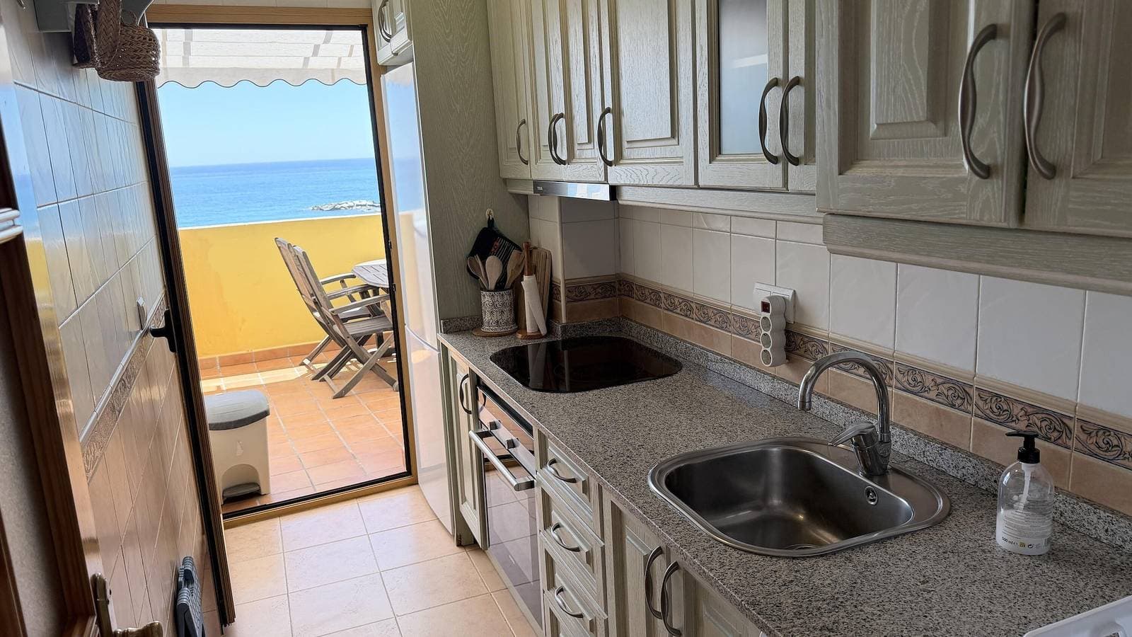 Foto 12 von 19: Ferienwohnung für 4 Personen mit Meerblick