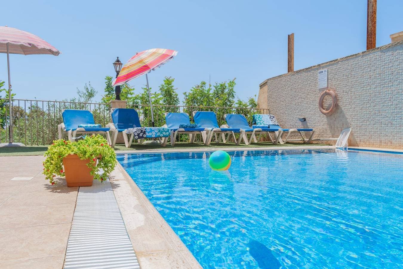 Foto 8 von 25: Ta Danjela Villa Sleeps 8 with Pool