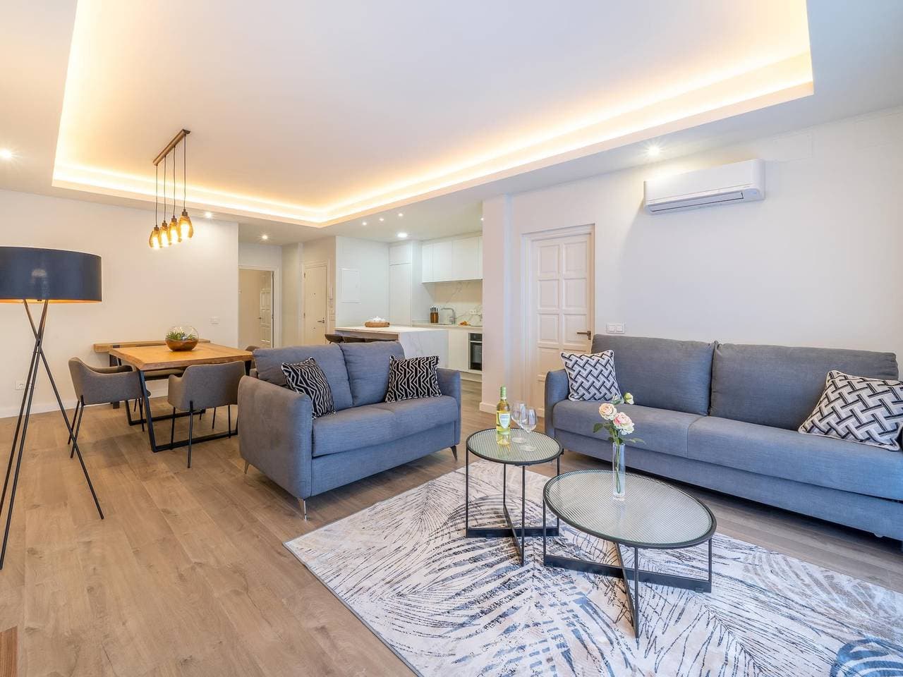 Foto 7 von 41: Ferienwohnung für 4 Personen mit Terrasse