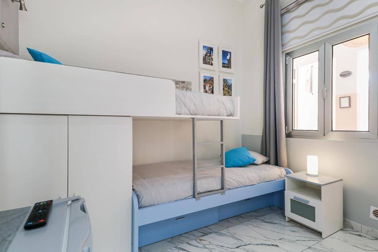 Foto 6 von 10: Twin Room with Private Bathroom