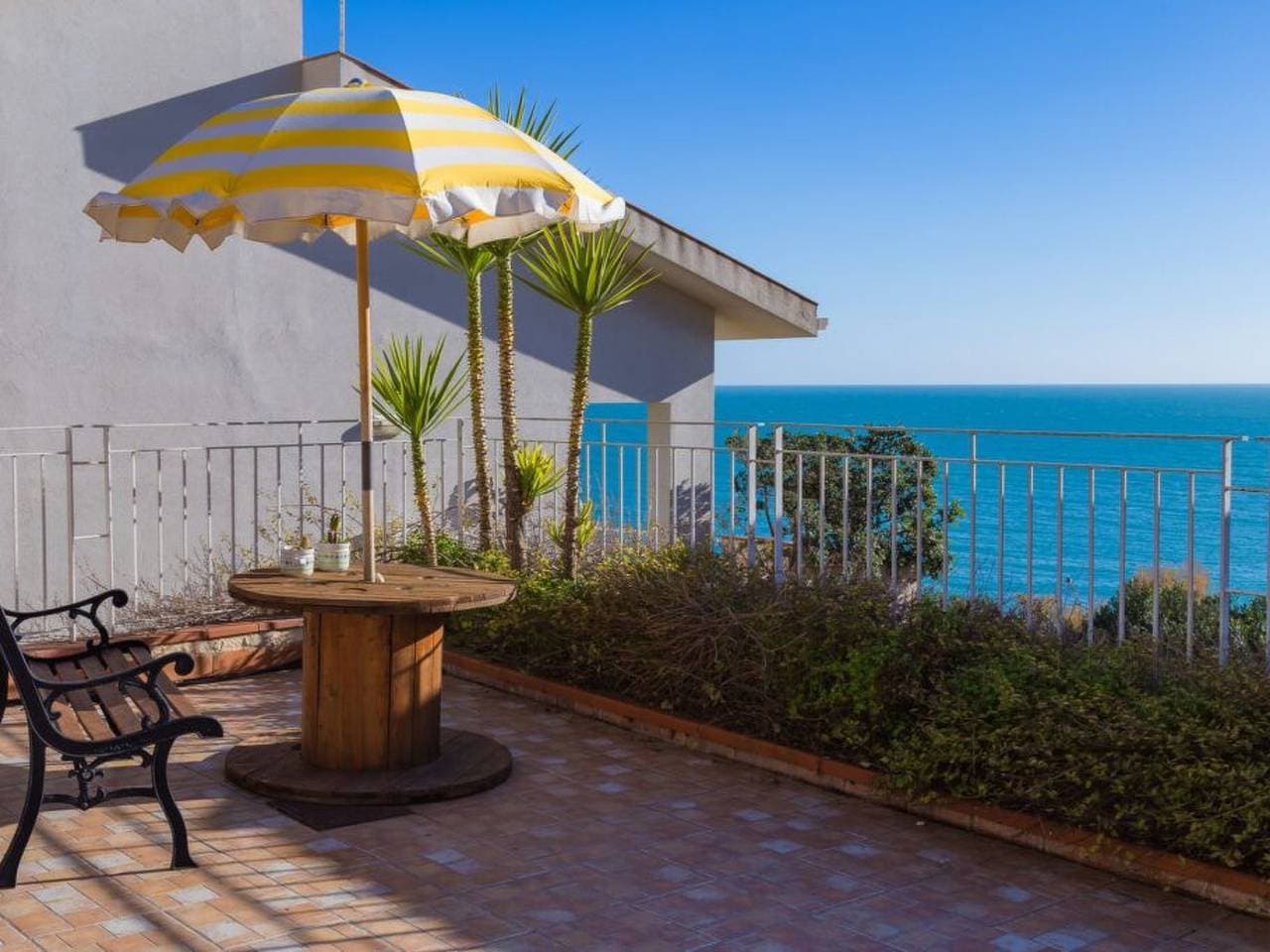 Ruhige Ferienwohnung in Sciacca mit Grill und Terrasse und Meerblick 1