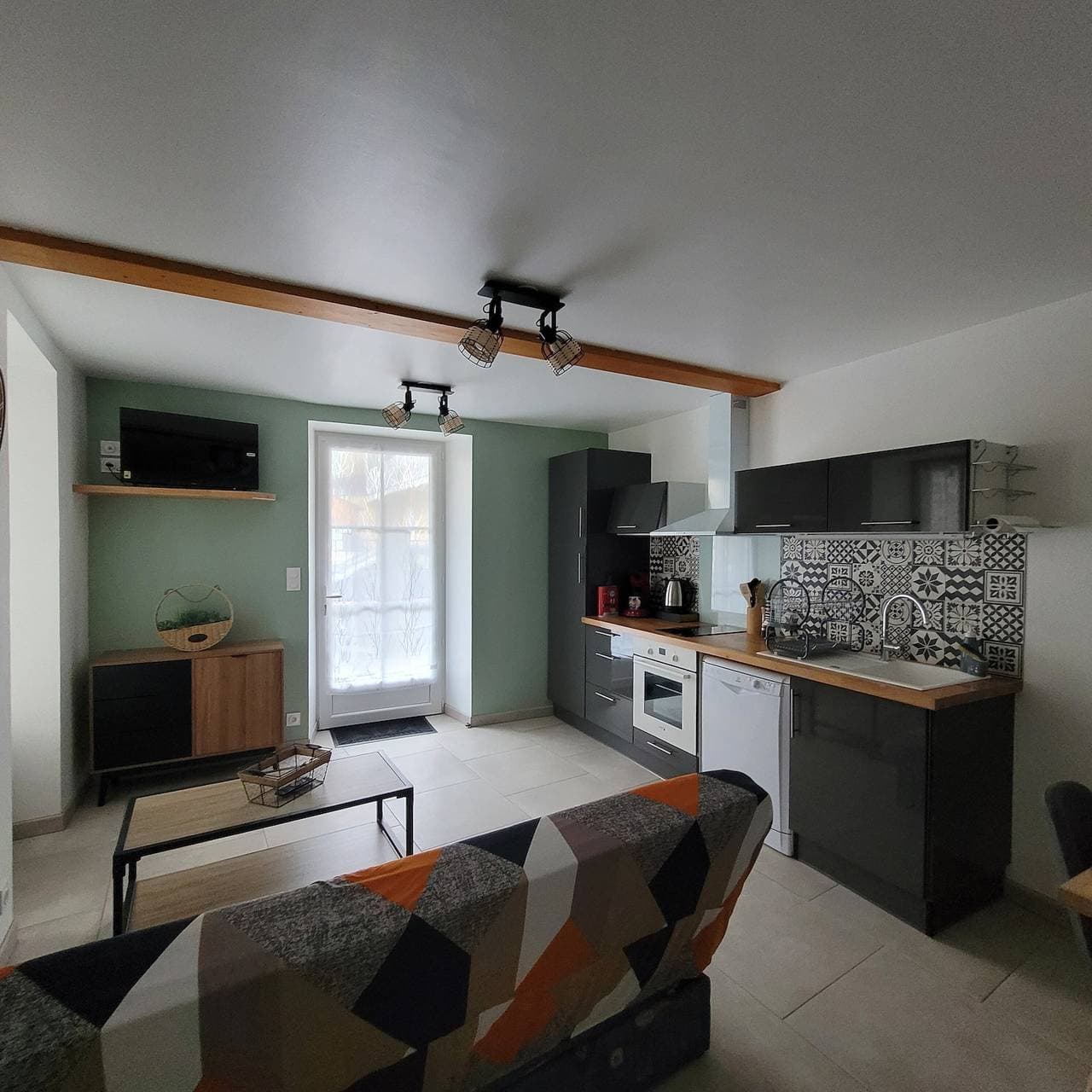 Foto 4 von 12: Ferienwohnung 'Au Cocon De La Tour Des Jacobins' mit privater Terrasse und WLAN