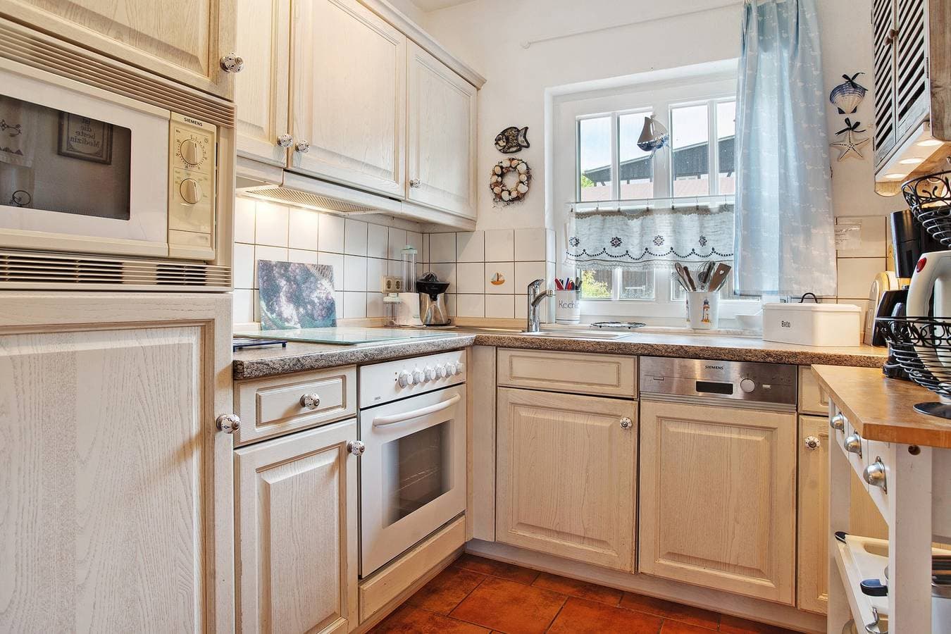 Foto 8 von 25: Ferienwohnung 'Fewo Yachthafenblick Nr 5' mit Meerblick, privater Terrasse und WLAN