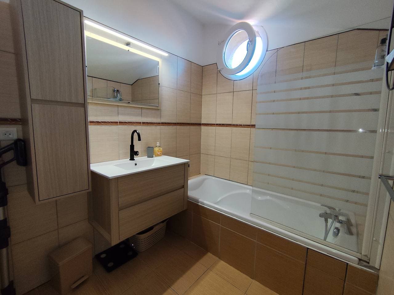 Foto 9 von 17: Ferienwohnung 'La Salamandre' mit Bergblick, WLAN und Klimaanlage